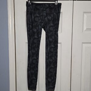 GAP Fit Gray And Black Patterned Athletic Leggings